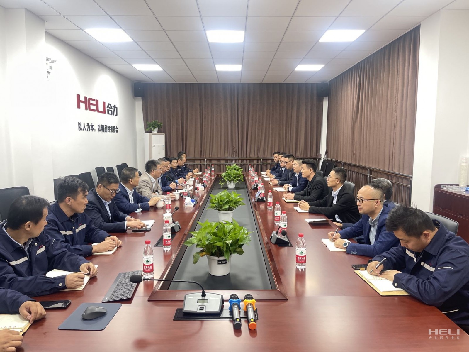 与上海qy千亿昆山、嘉定分公司员工互换座谈.jpg